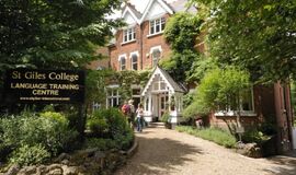 St. Giles International - Londra, Highgate