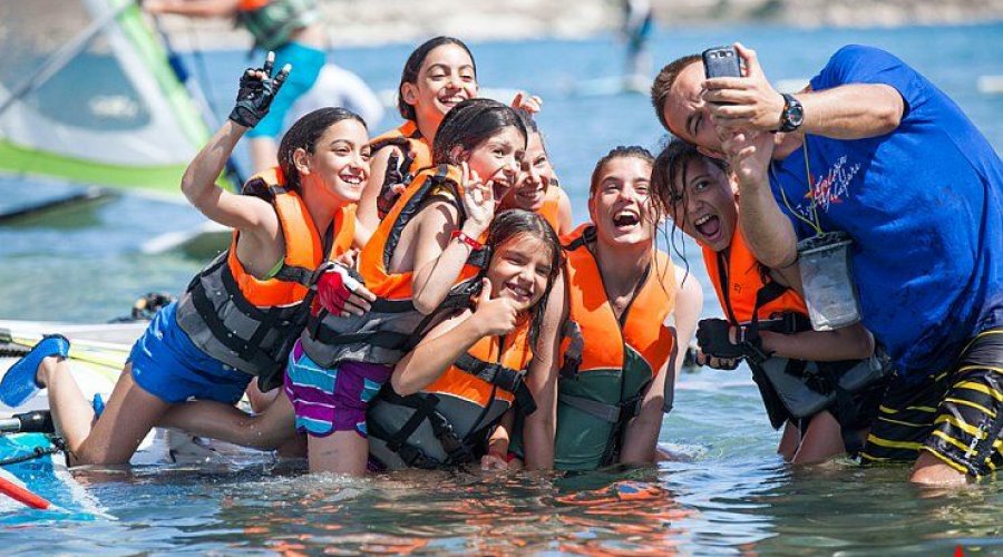 Geleceğin Yıldızları Sörf Kampı (Alaçatı)