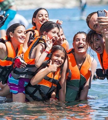 Geleceğin Yıldızları Sörf Kampı (Alaçatı)