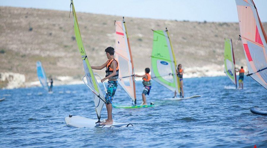 Geleceğin Yıldızları Sörf Kampı (Alaçatı)