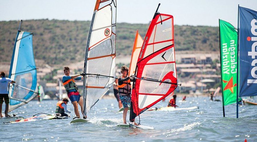 Geleceğin Yıldızları Sörf Kampı (Alaçatı)