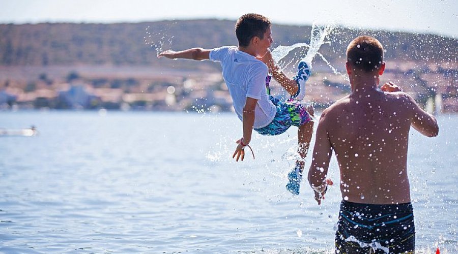 Geleceğin Yıldızları İngilizce Deniz Kampı (Çeşme)