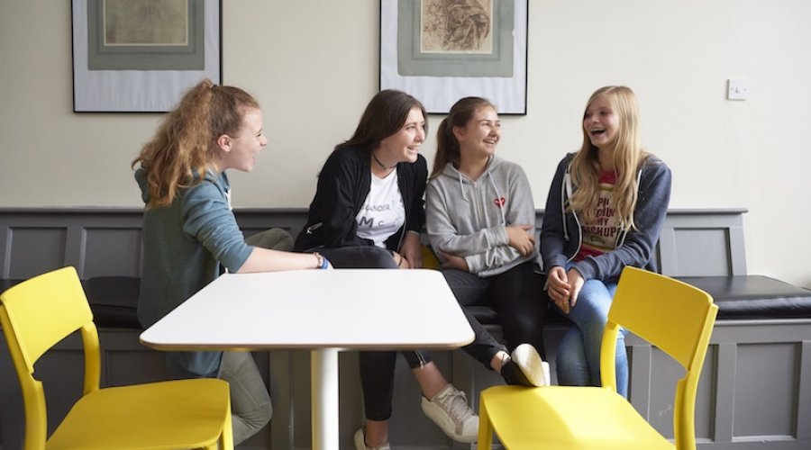 Earlscliffe College Summer School - Folkestone - İngiltere