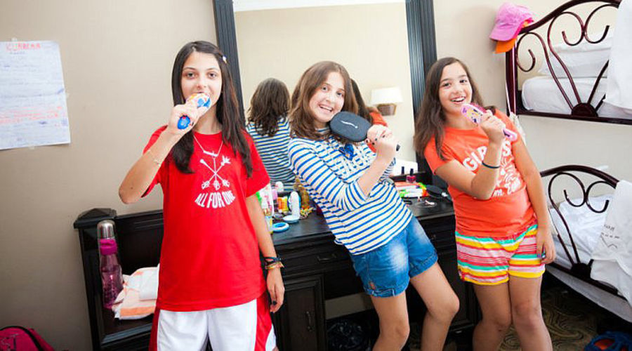 Geleceğin Yıldızları İngilizce Deniz Kampı (Çeşme)