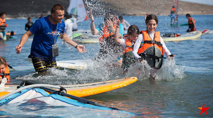 Geleceğin Yıldızları Sörf Kampı (Alaçatı)