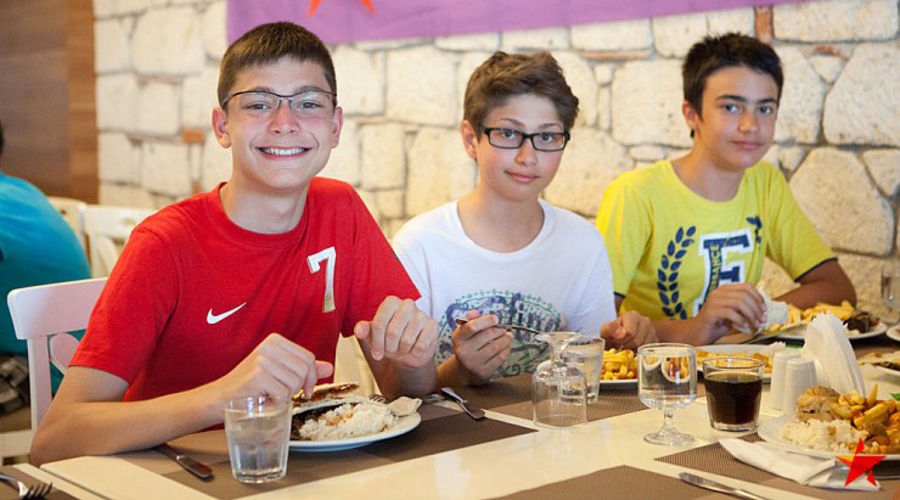 Geleceğin Yıldızları Sörf Kampı (Alaçatı)