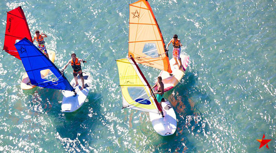 Geleceğin Yıldızları Sörf Kampı (Alaçatı)