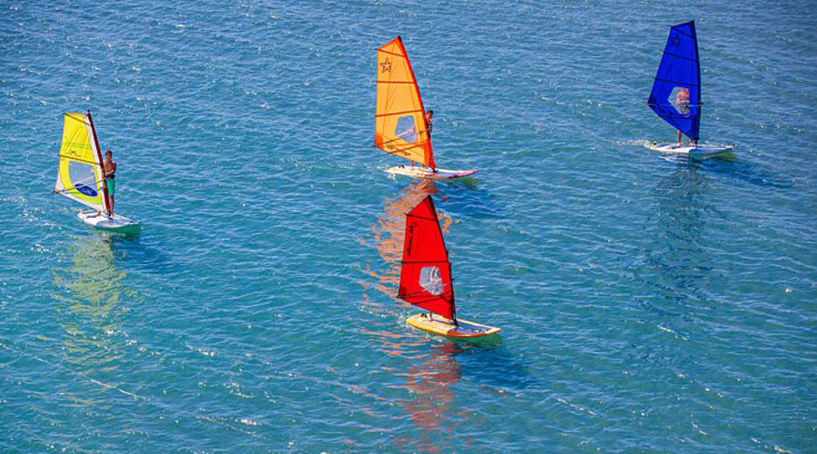 Geleceğin Yıldızları Sörf Kampı (Alaçatı)