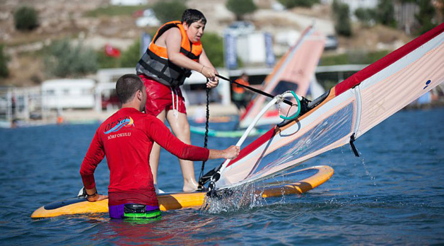 Geleceğin Yıldızları Sörf Kampı (Alaçatı)