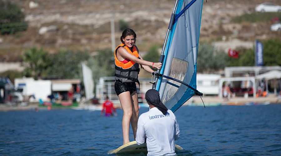 Geleceğin Yıldızları Sörf Kampı (Alaçatı)